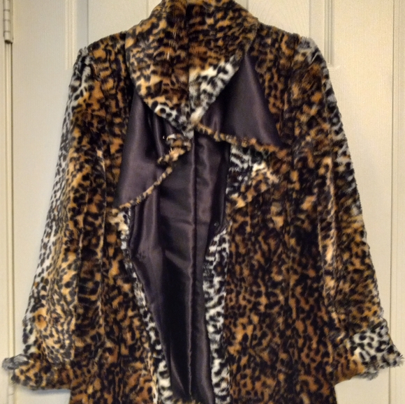 Wide Lapel Leopard Print Peacoat - Picture 5 of 11